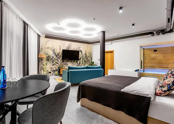 Warowna 2 Premium Spa Jacuzzi & Sauna